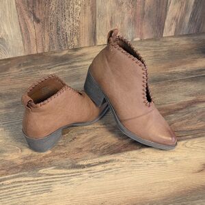 Very Volatile Cavalry Tan Ankle Booties 6